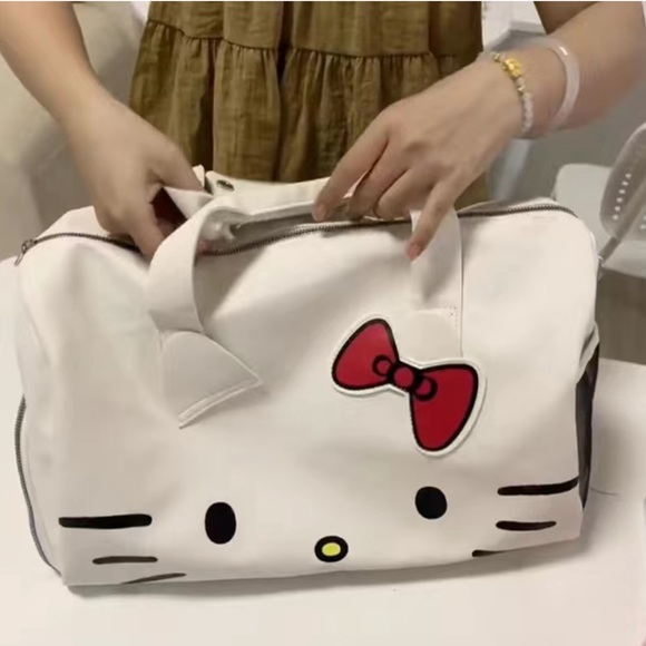 NWT SANRIO HELLO KITTY TRAVEL DUFFEL BAG (still in plastic) - Picture 4 of 7